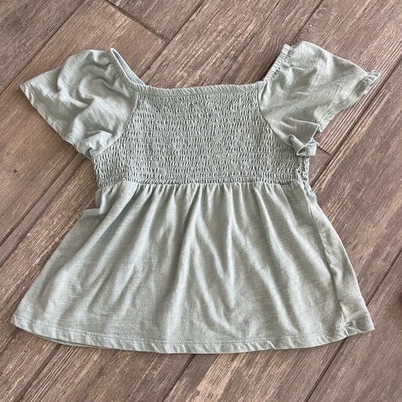 Perfect for back to school 4 piece shirt set!  3 of the 4 have never been worn! - Picture 2 of 12